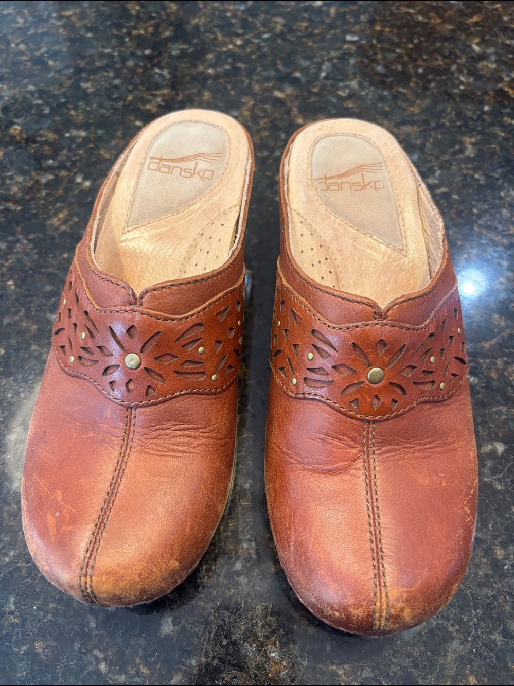 Dansko Womens Shyanne Leather Clogs size 36 (5.5-6)